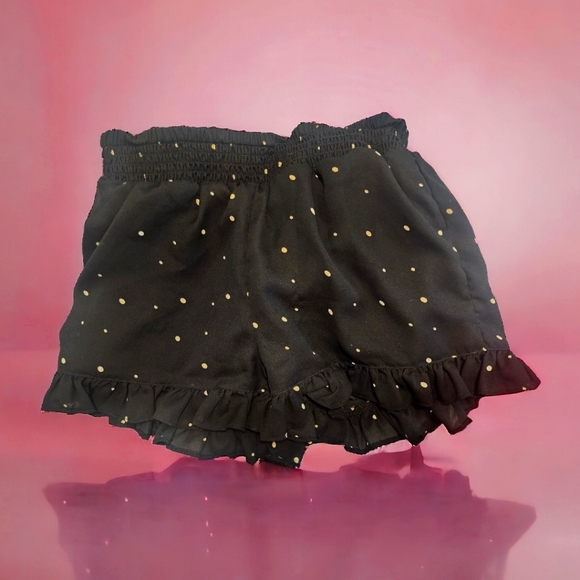 Cute ruffle bottom shorts - Picture 1 of 3